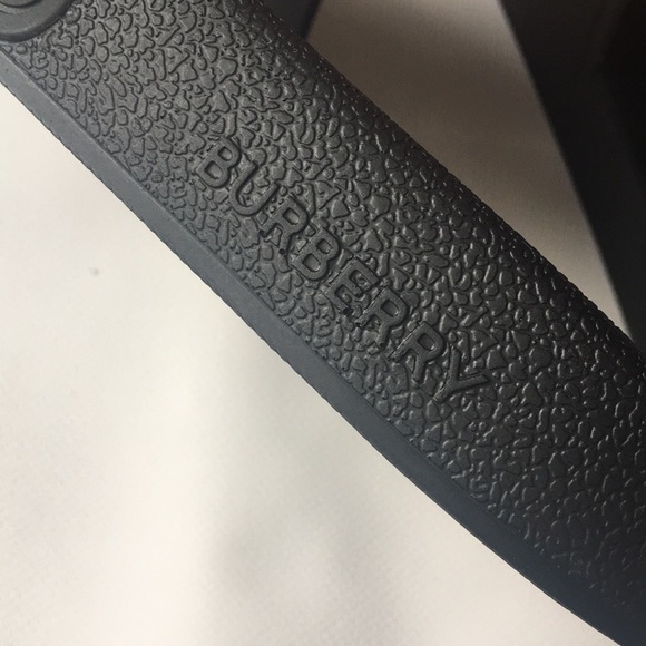 Burberry slippers - Picture 6 of 11